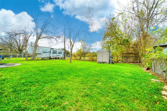 4931 Mercedes Lane, Houston, TX 77022