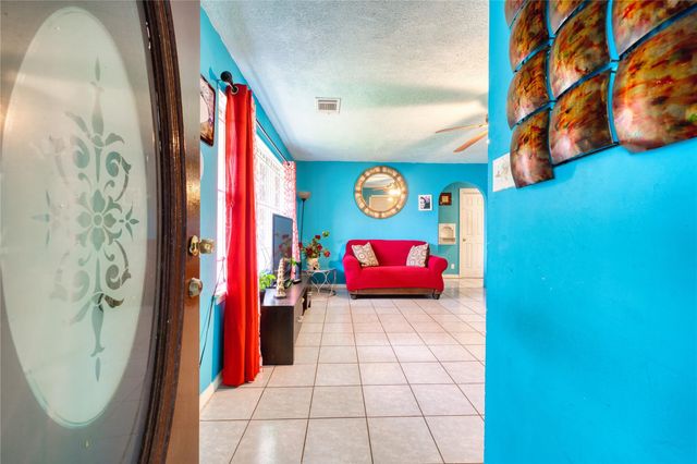 4931 Mercedes Lane, Houston, TX 77022