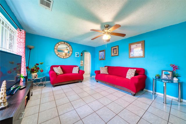 4931 Mercedes Lane, Houston, TX 77022