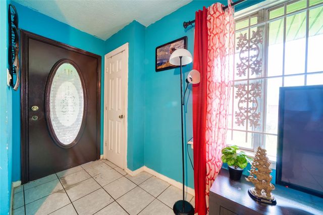 4931 Mercedes Lane, Houston, TX 77022