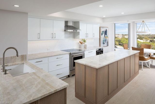 6849 Grenadier BLVD 905, Naples, FL 34108