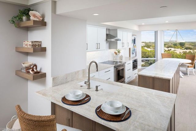 6849 Grenadier BLVD 905, Naples, FL 34108