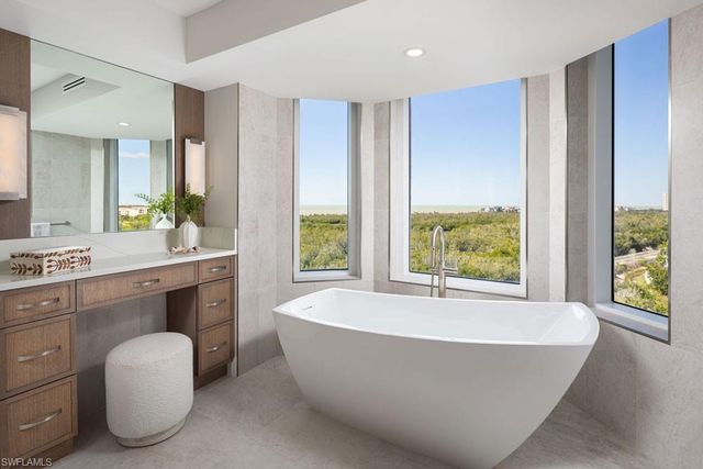 6849 Grenadier BLVD 905, Naples, FL 34108