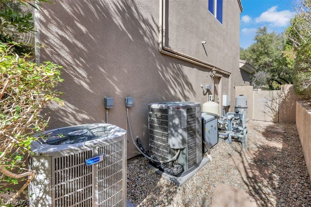 15 Oro Valley Drive, Henderson, NV 89052