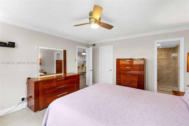 9200 W Hollybrook Lake Drive 102, Pembroke Pines, FL 33025