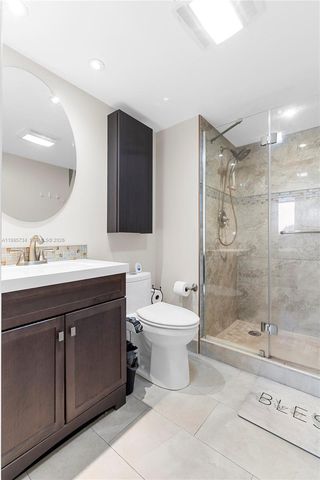 9200 W Hollybrook Lake Drive 102, Pembroke Pines, FL 33025