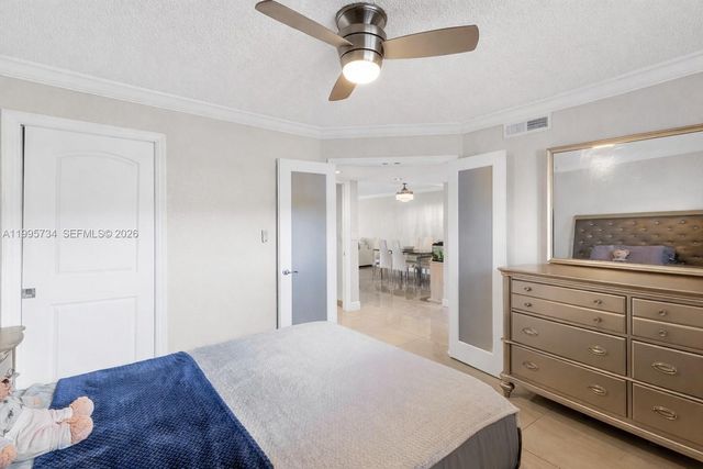 9200 W Hollybrook Lake Drive 102, Pembroke Pines, FL 33025