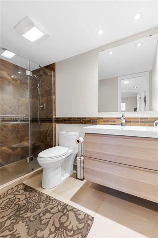 9200 W Hollybrook Lake Drive 102, Pembroke Pines, FL 33025