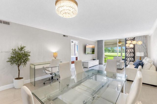 9200 W Hollybrook Lake Drive 102, Pembroke Pines, FL 33025