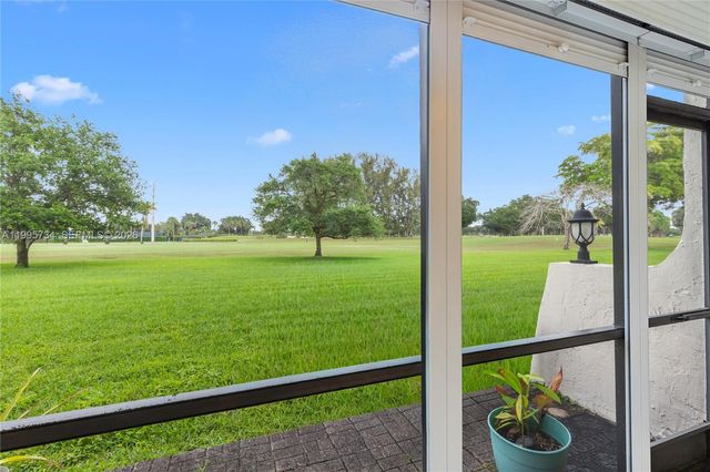 9200 W Hollybrook Lake Drive 102, Pembroke Pines, FL 33025