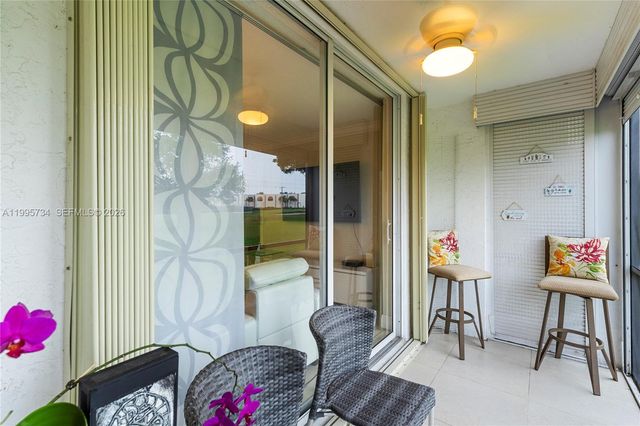 9200 W Hollybrook Lake Drive 102, Pembroke Pines, FL 33025