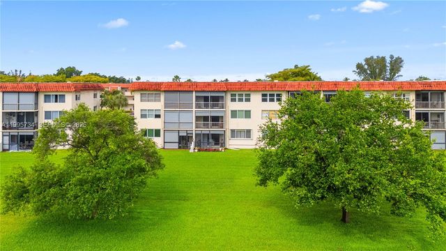 9200 W Hollybrook Lake Drive 102, Pembroke Pines, FL 33025