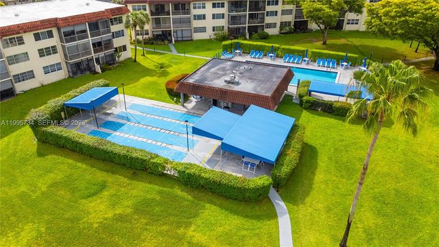 9200 W Hollybrook Lake Drive 102, Pembroke Pines, FL 33025