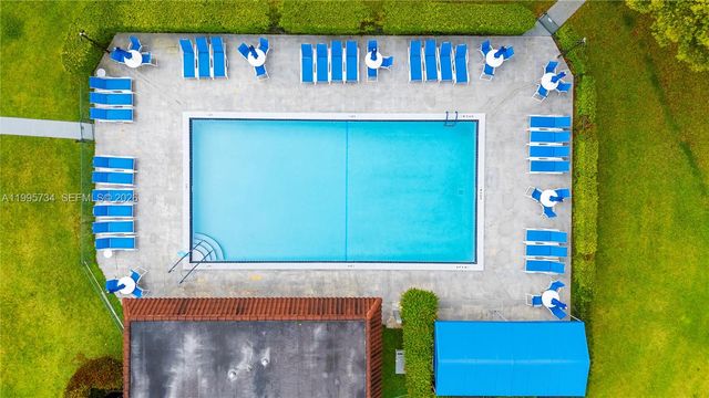 9200 W Hollybrook Lake Drive 102, Pembroke Pines, FL 33025