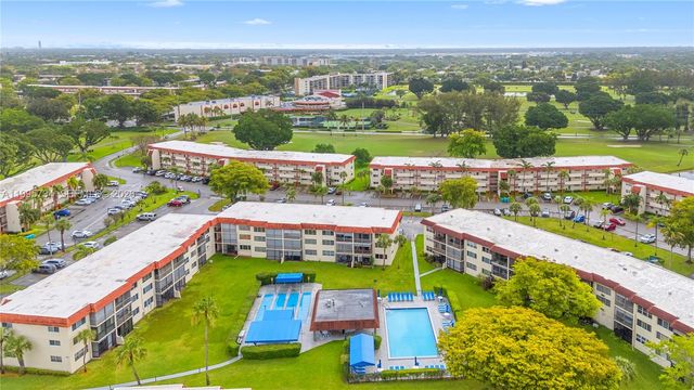 9200 W Hollybrook Lake Drive 102, Pembroke Pines, FL 33025