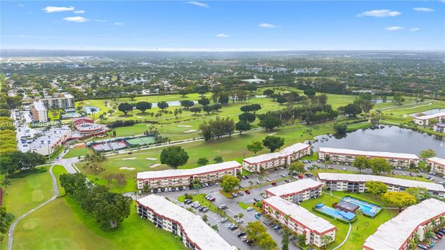 9200 W Hollybrook Lake Drive 102, Pembroke Pines, FL 33025