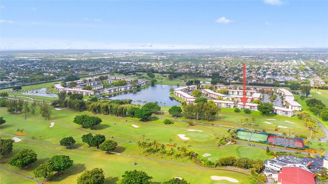 9200 W Hollybrook Lake Drive 102, Pembroke Pines, FL 33025