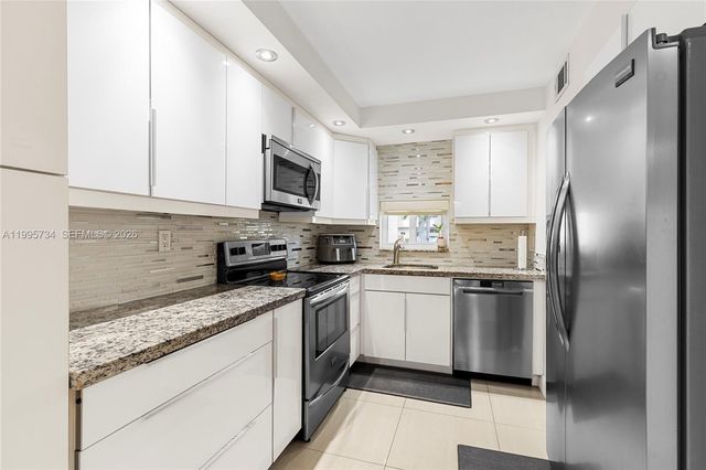 9200 W Hollybrook Lake Drive 102, Pembroke Pines, FL 33025