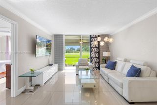 9200 W Hollybrook Lake Drive 102, Pembroke Pines, FL 33025