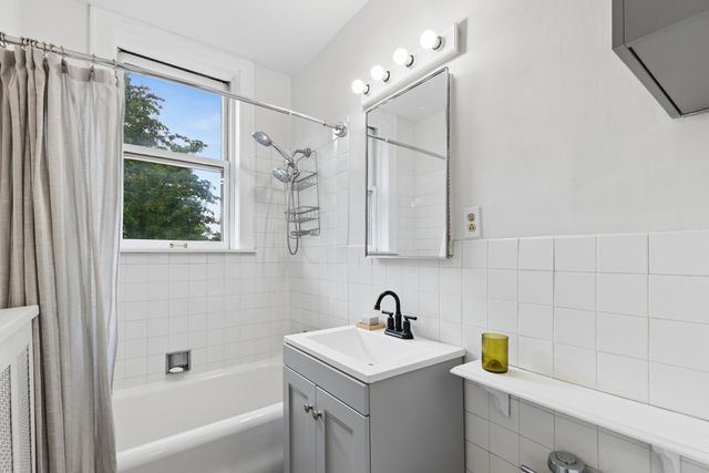 1210 Central Street 3N, Evanston, IL 60201