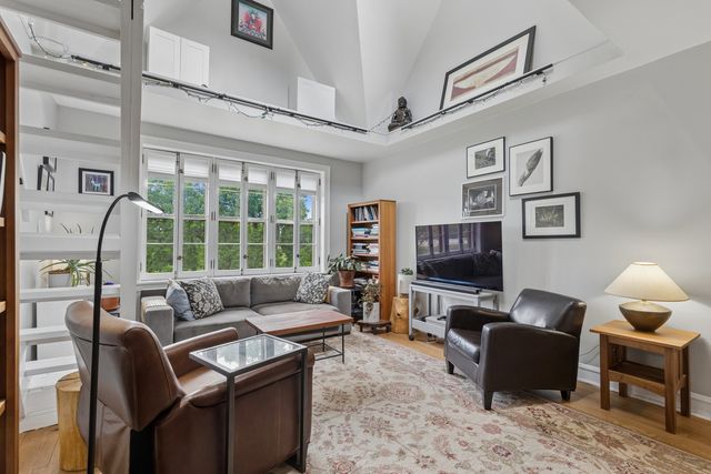 1210 Central Street 3N, Evanston, IL 60201