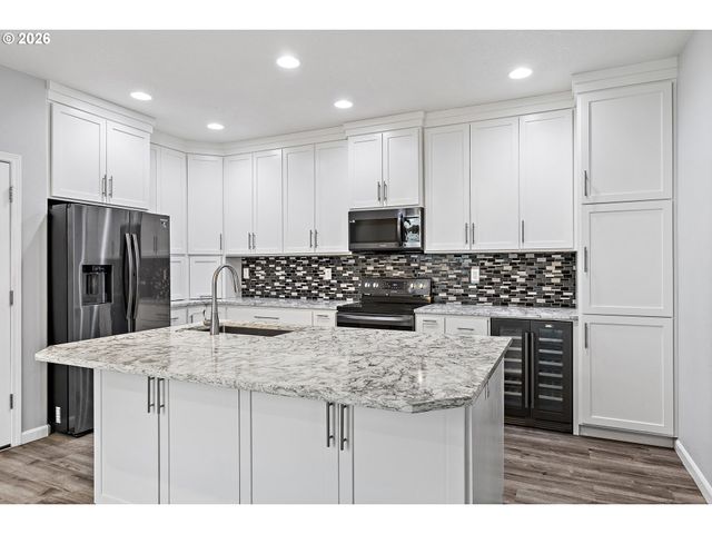 3750 Se TWELVE OAKS St, Hillsboro, OR 97123