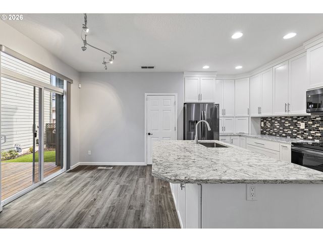 3750 Se TWELVE OAKS St, Hillsboro, OR 97123