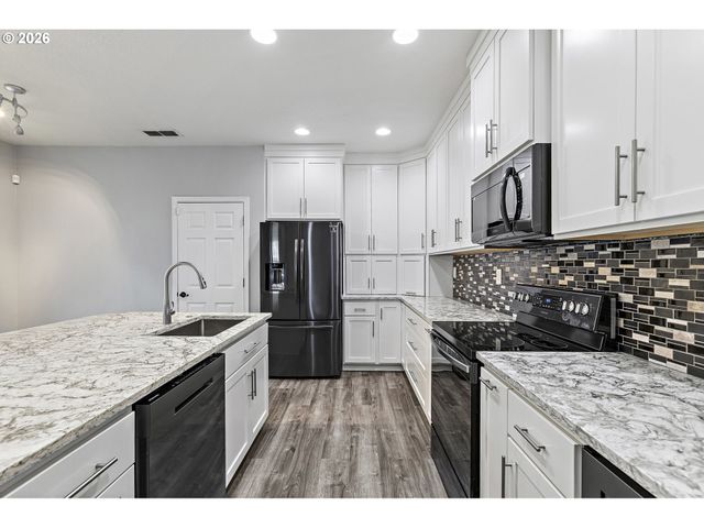 3750 Se TWELVE OAKS St, Hillsboro, OR 97123