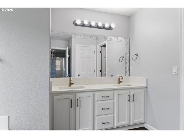 3750 Se TWELVE OAKS St, Hillsboro, OR 97123