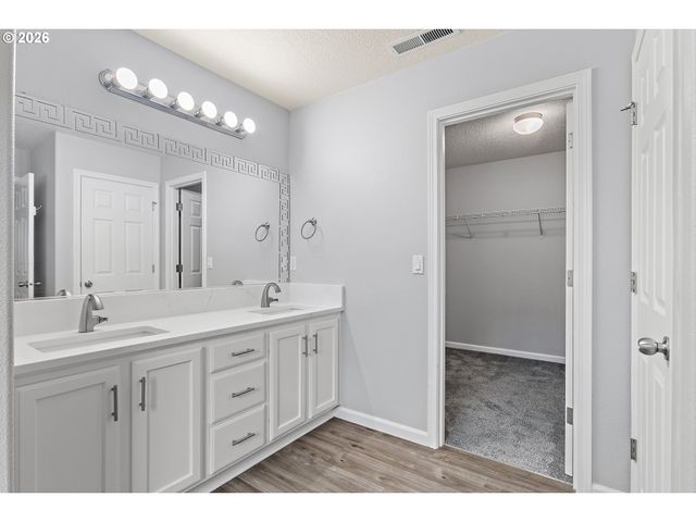 3750 Se TWELVE OAKS St, Hillsboro, OR 97123