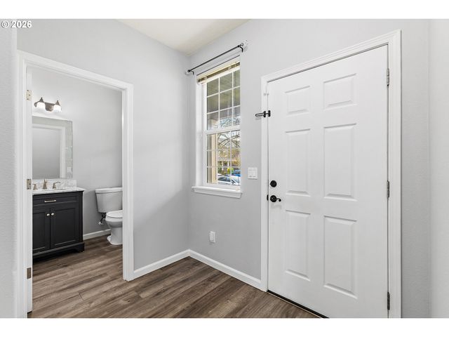 3750 Se TWELVE OAKS St, Hillsboro, OR 97123