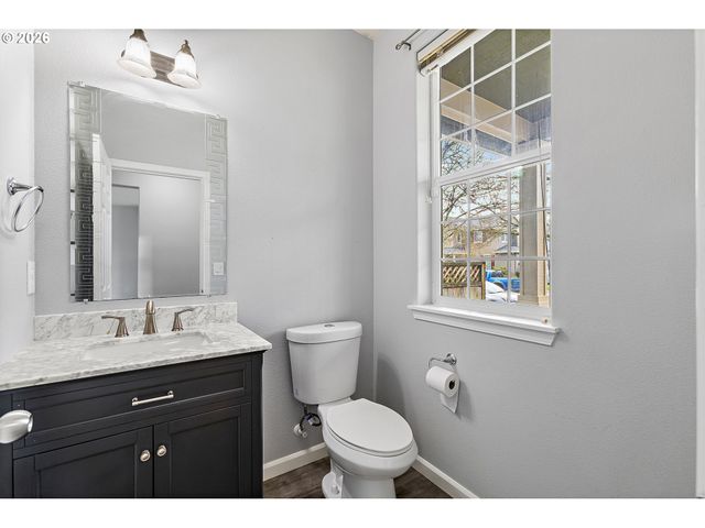 3750 Se TWELVE OAKS St, Hillsboro, OR 97123