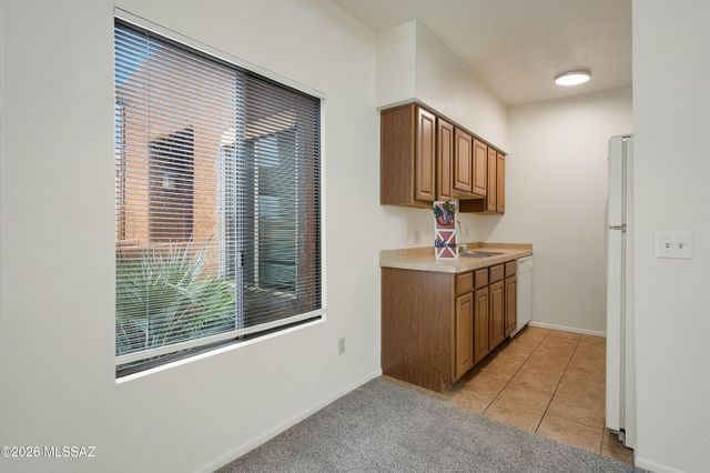 1810 E Blacklidge Dr Apt 726, Tucson, AZ 85719