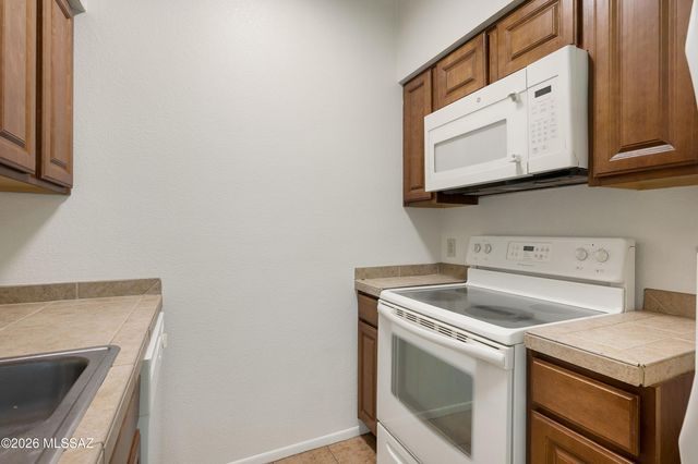 1810 E Blacklidge Dr Apt 726, Tucson, AZ 85719