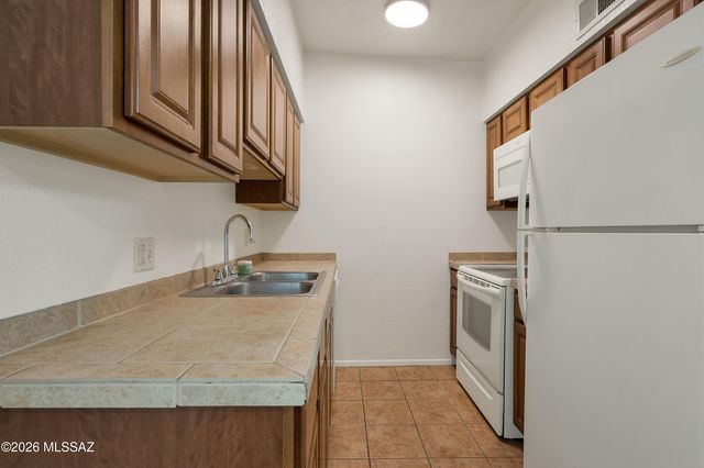 1810 E Blacklidge Dr Apt 726, Tucson, AZ 85719