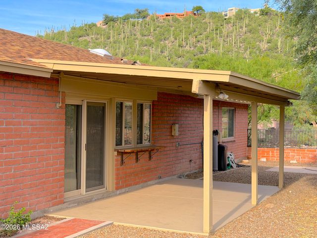 7221 E Clayridge Drive, Tucson, AZ 85750