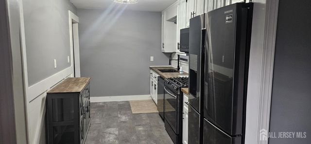 15 N Pennington Road N, New Brunswick, NJ 08901