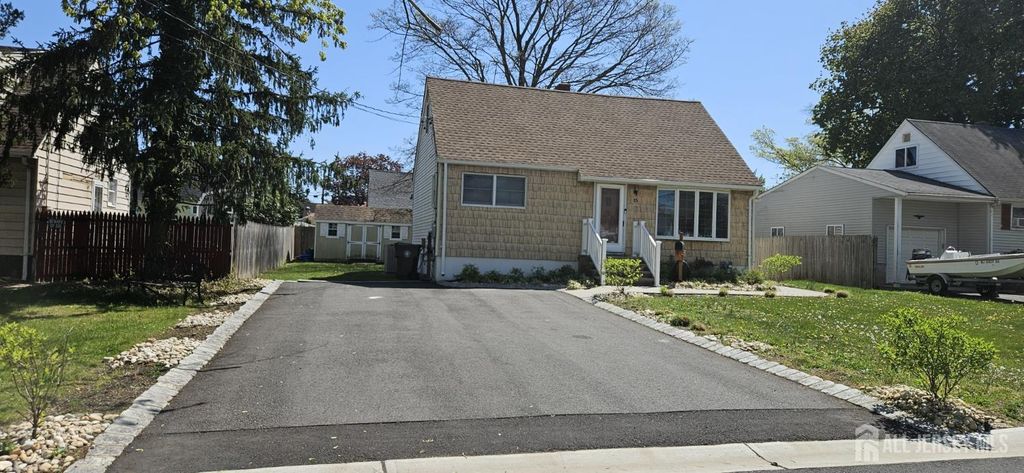 15 N Pennington Road N, New Brunswick, NJ 08901