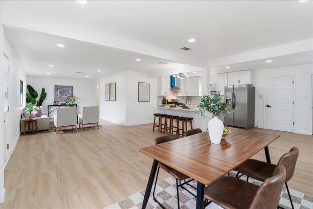 1109 Arcadia Ave, Austin, TX 78757