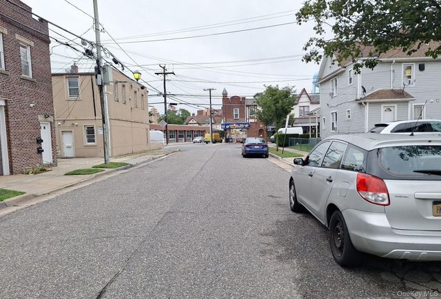 151 Lincoln Avenue, Mineola, NY 11501