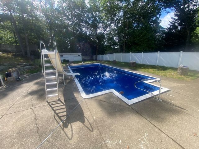 109 Cobble Hill Road, Lincoln, RI 02865