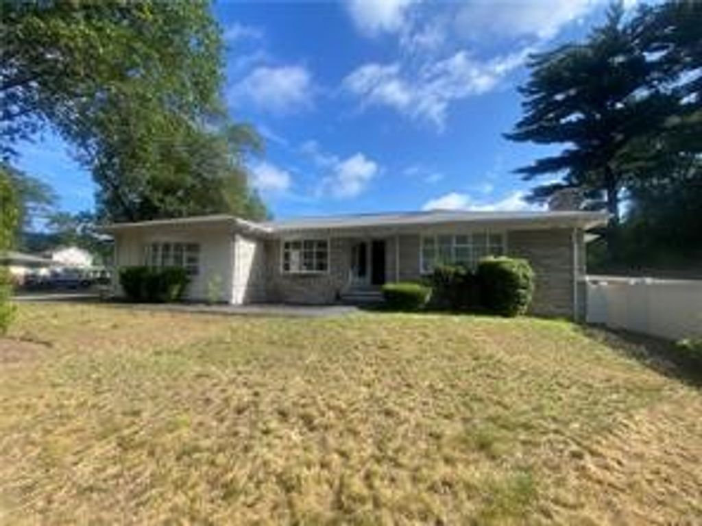 109 Cobble Hill Road, Lincoln, RI 02865