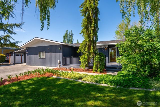 8630 Hillcrest Drive NE, Moses Lake, WA 98837