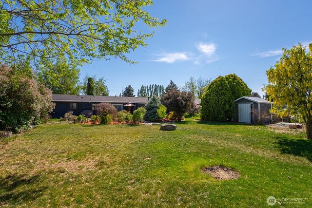 8630 Hillcrest Drive NE, Moses Lake, WA 98837