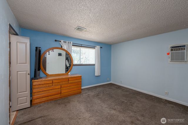 8630 Hillcrest Drive NE, Moses Lake, WA 98837