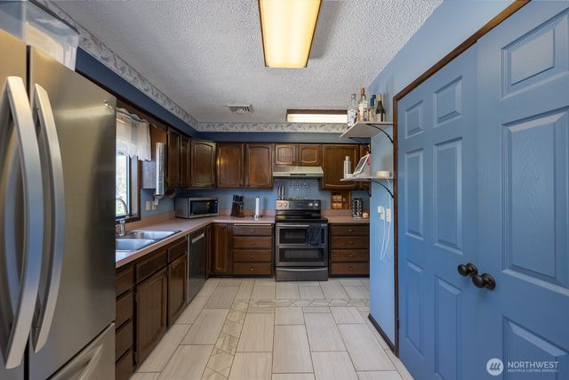 8630 Hillcrest Drive NE, Moses Lake, WA 98837