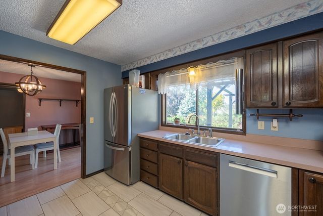 8630 Hillcrest Drive NE, Moses Lake, WA 98837