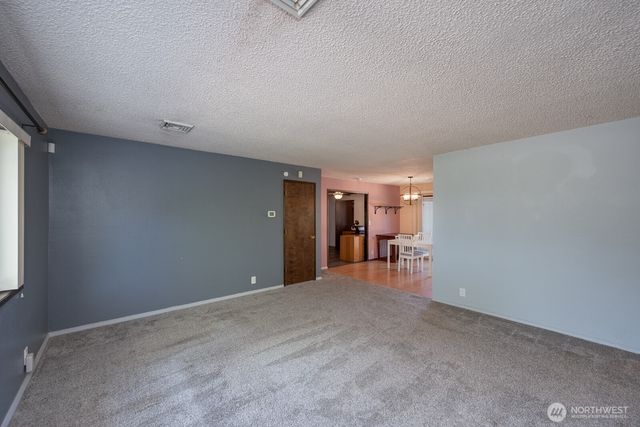 8630 Hillcrest Drive NE, Moses Lake, WA 98837