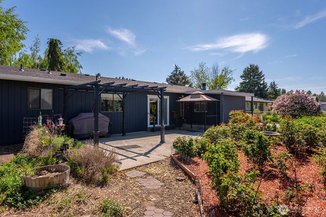 8630 Hillcrest Drive NE, Moses Lake, WA 98837