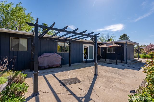 8630 Hillcrest Drive NE, Moses Lake, WA 98837